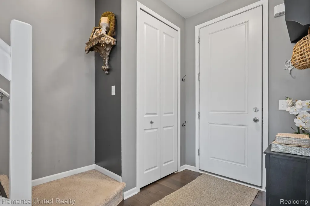 28519 Cottage Lane Lyon Charter Township MI 48165