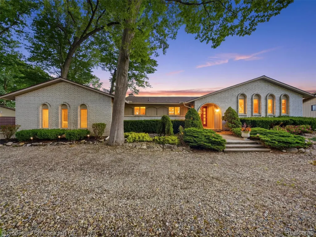 1721 Imperial Drive Highland Charter Township MI 48356