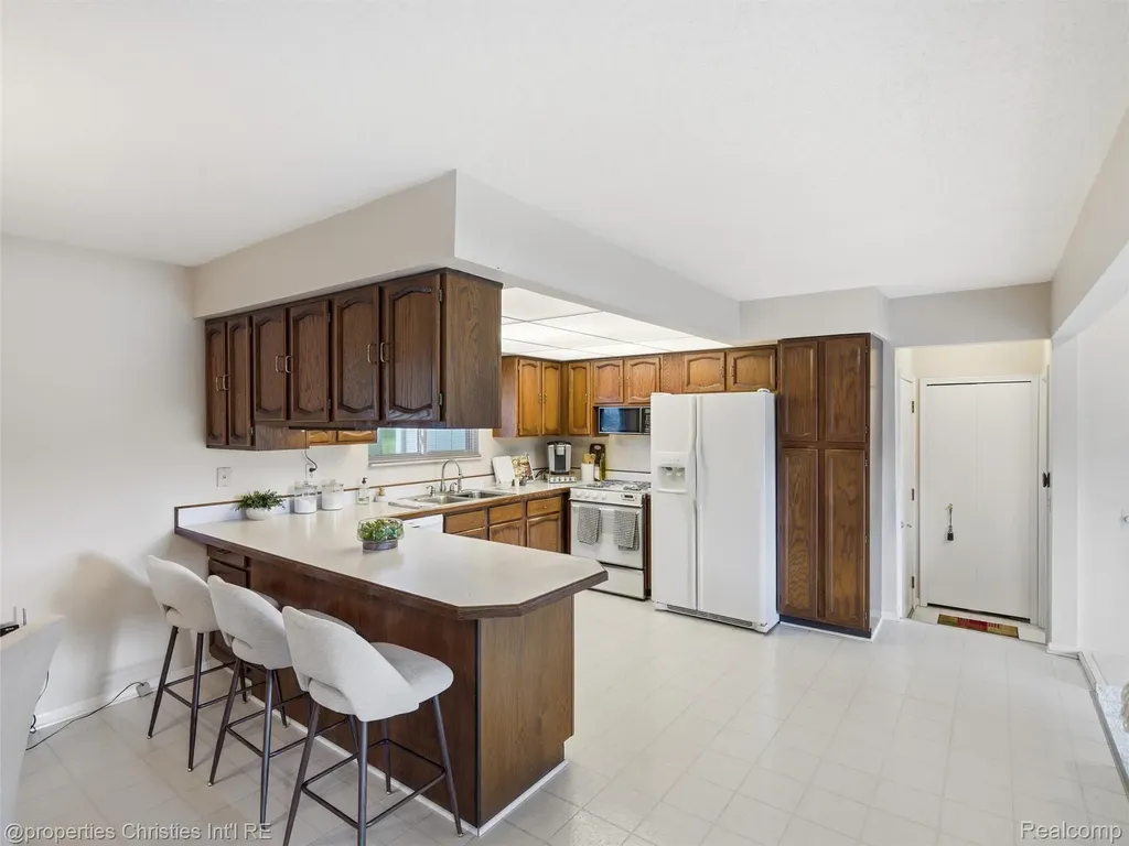 1721 Imperial Drive Highland Charter Township MI 48356
