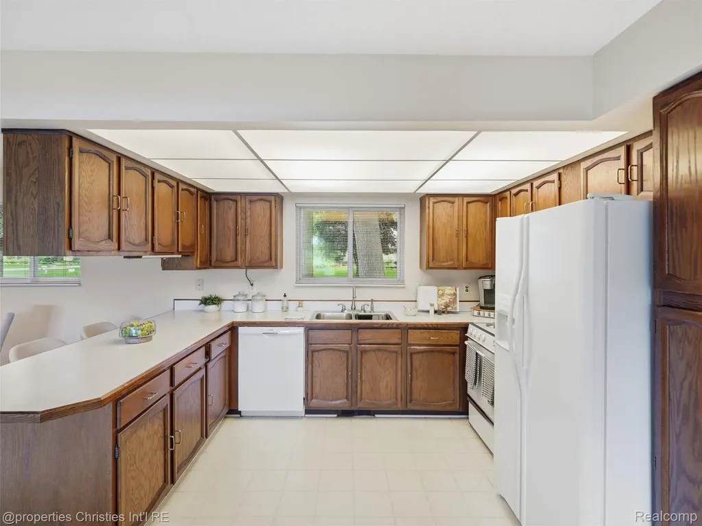 1721 Imperial Drive Highland Charter Township MI 48356