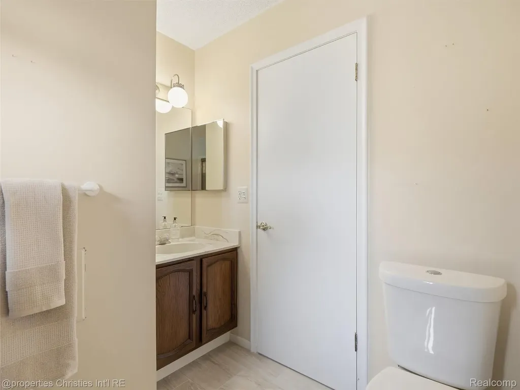 1721 Imperial Drive Highland Charter Township MI 48356