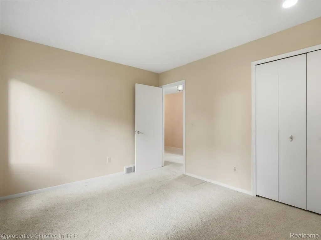 1721 Imperial Drive Highland Charter Township MI 48356