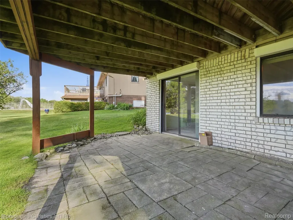 1721 Imperial Drive Highland Charter Township MI 48356