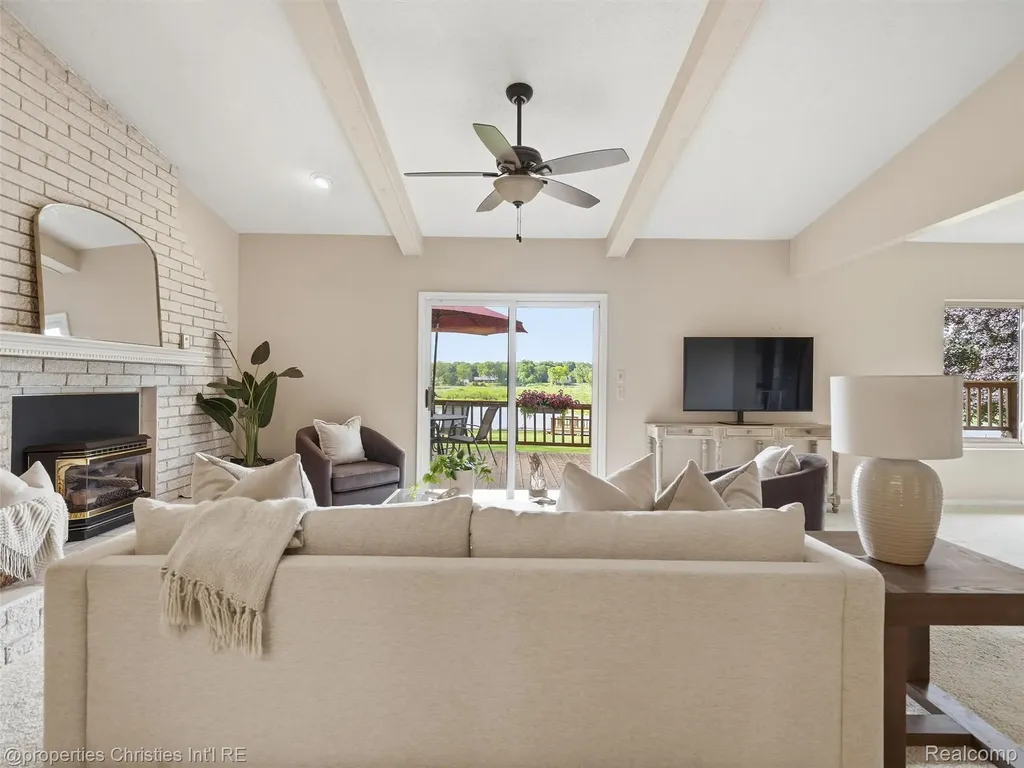 1721 Imperial Drive Highland Charter Township MI 48356