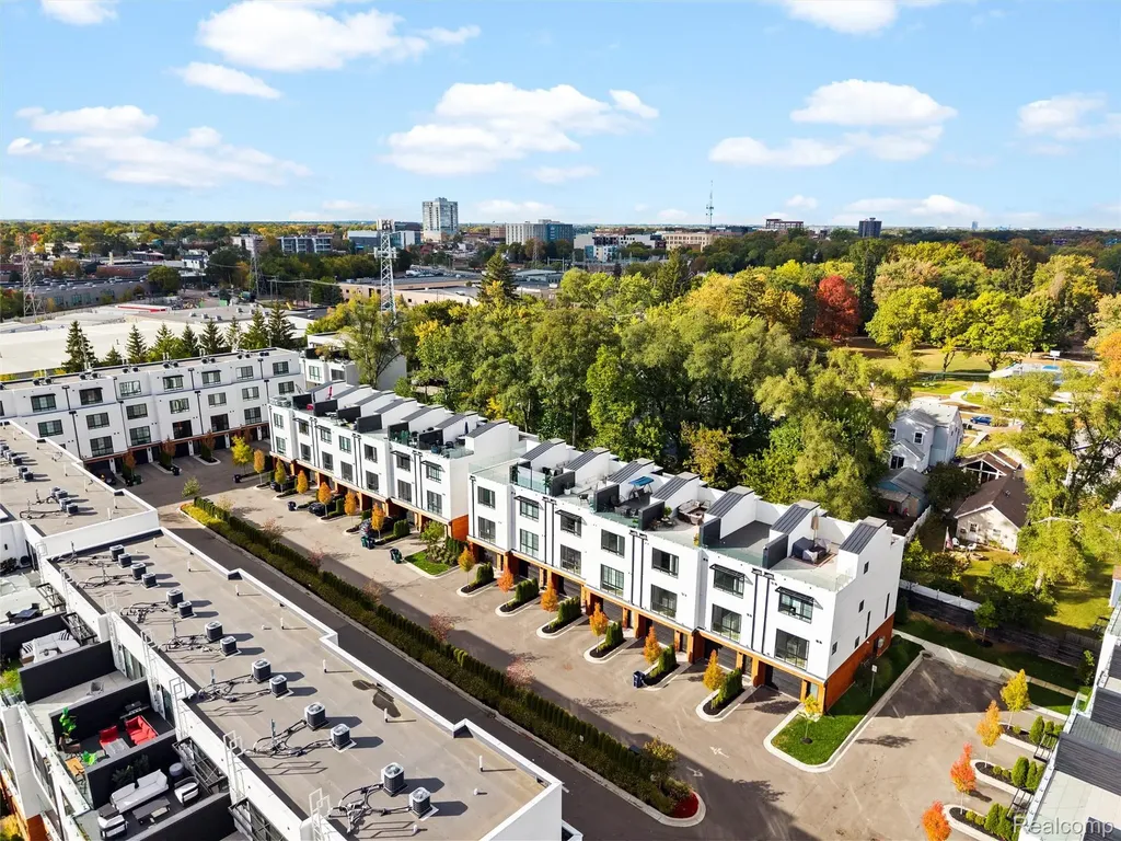 533 E Harrison Avenue Royal Oak City MI 48067