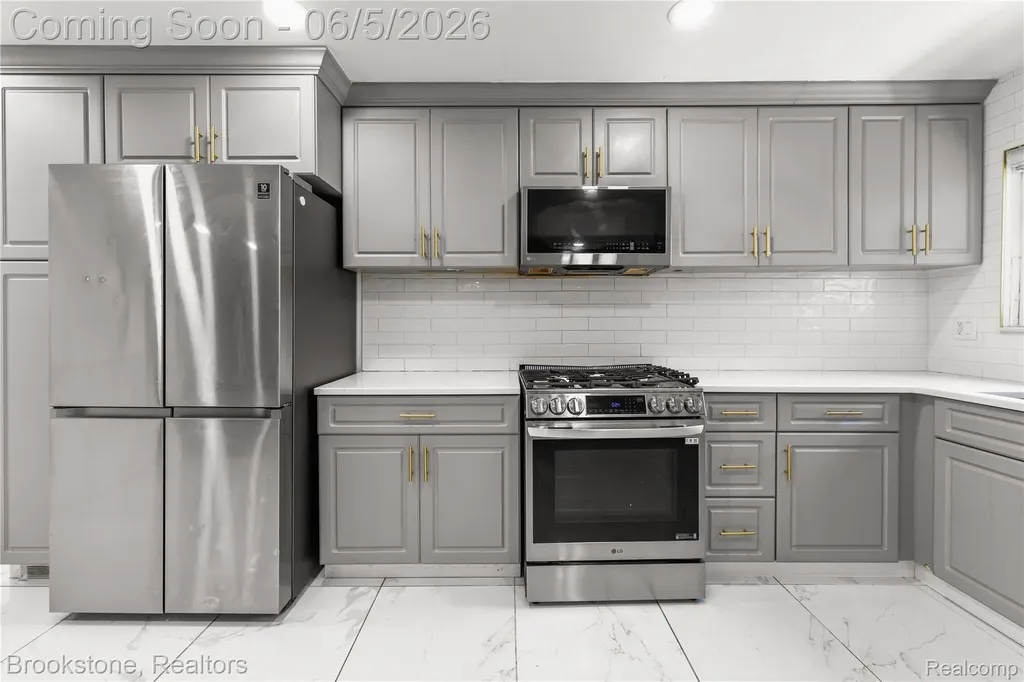 10835 Melbourne Avenue Allen Park City MI 48101