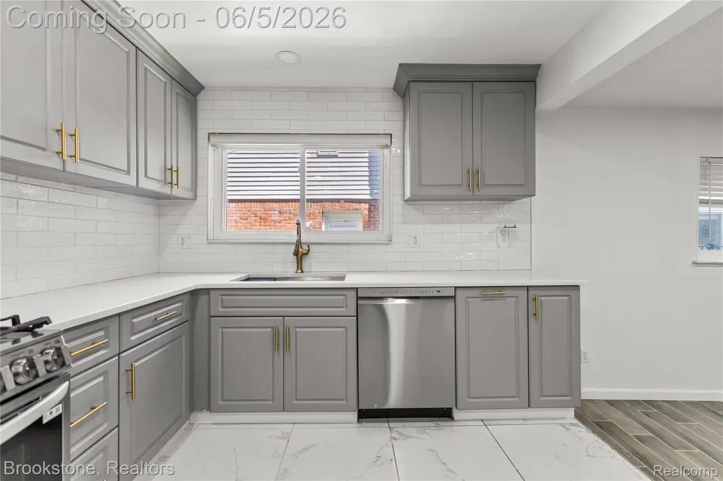 10835 Melbourne Avenue Allen Park City MI 48101
