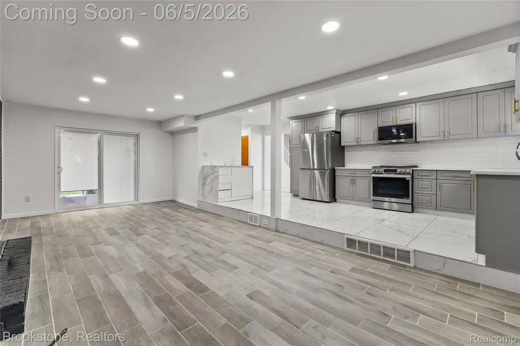 10835 Melbourne Avenue Allen Park City MI 48101