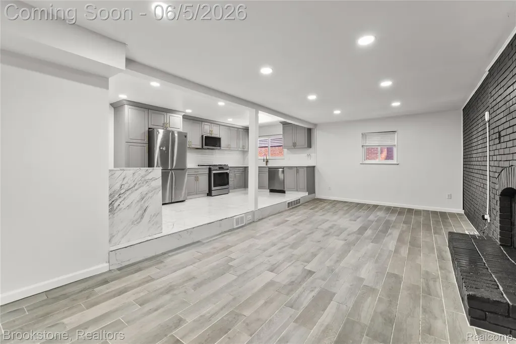 10835 Melbourne Avenue Allen Park City MI 48101