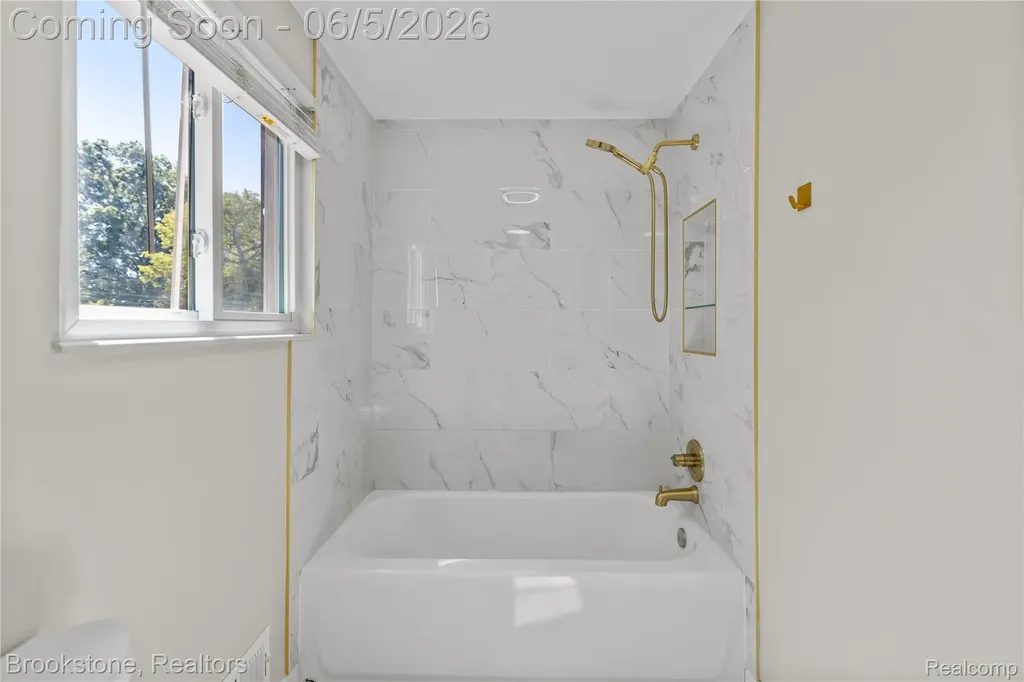 10835 Melbourne Avenue Allen Park City MI 48101
