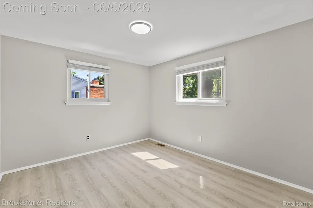 10835 Melbourne Avenue Allen Park City MI 48101