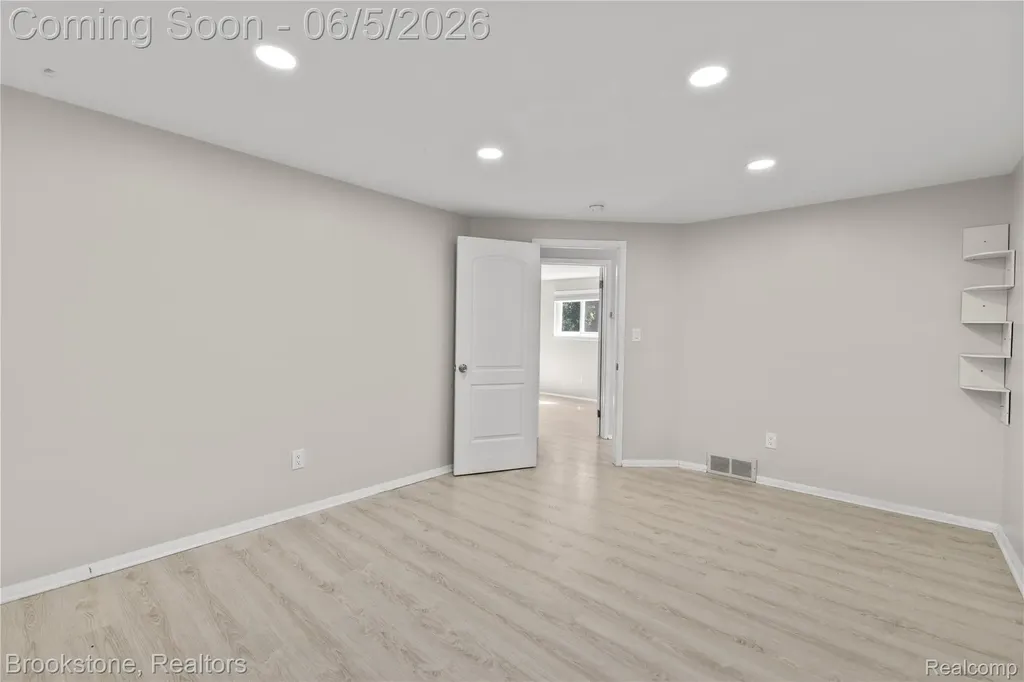 10835 Melbourne Avenue Allen Park City MI 48101