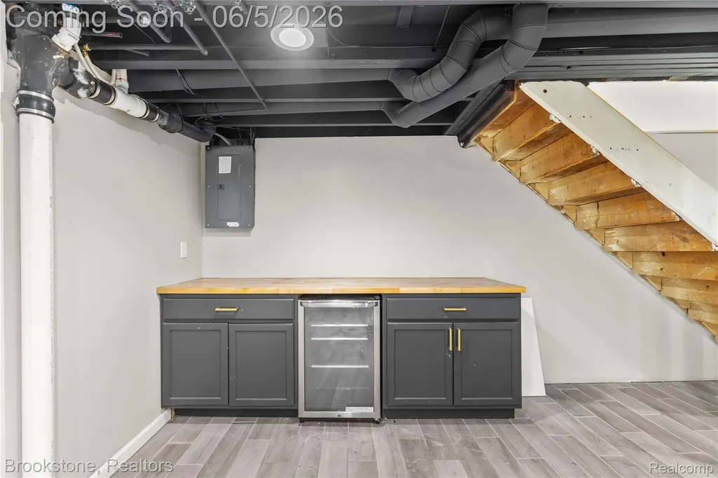 10835 Melbourne Avenue Allen Park City MI 48101