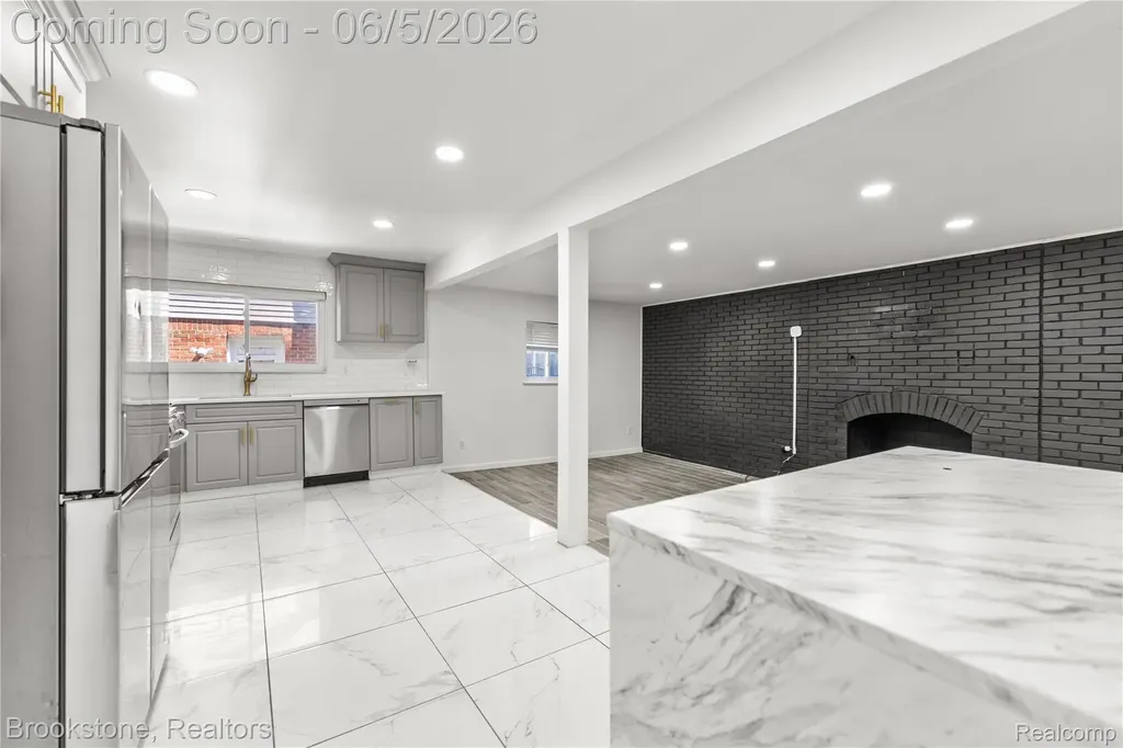 10835 Melbourne Avenue Allen Park City MI 48101
