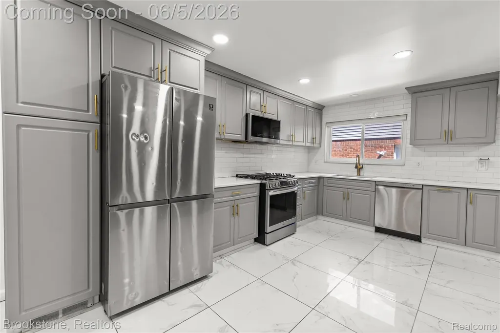 10835 Melbourne Avenue Allen Park City MI 48101