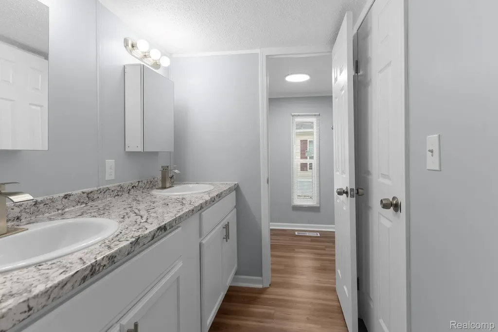 16 Canary Hill Drive Orion Charter Township MI 48359