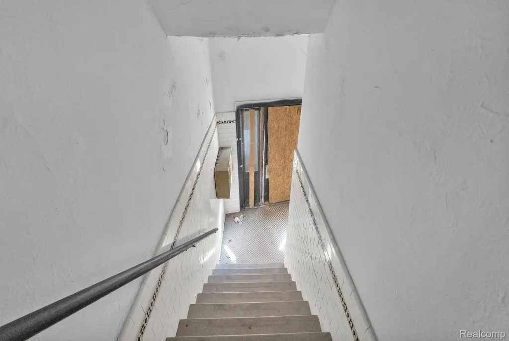 15523 Mack Avenue Detroit City MI 48224