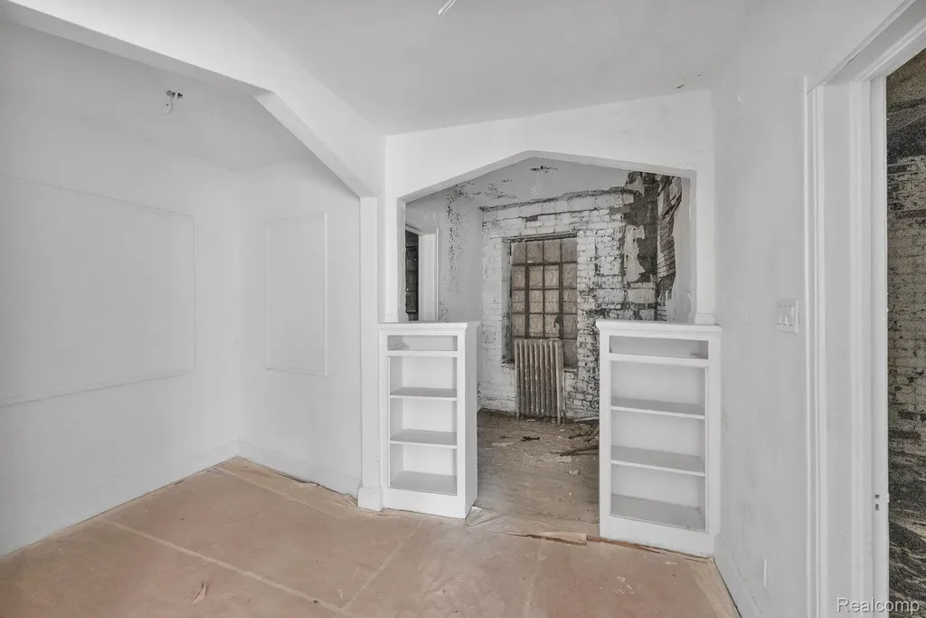 15523 Mack Avenue Detroit City MI 48224