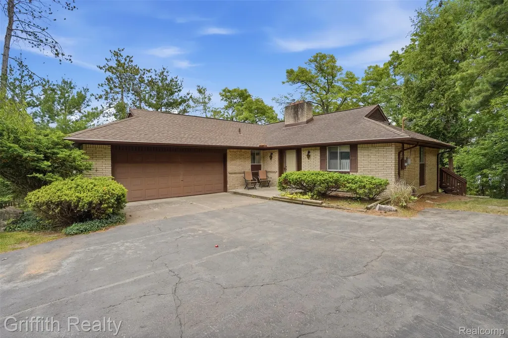 Brighton Township MI, 10646 Kenicott Trail