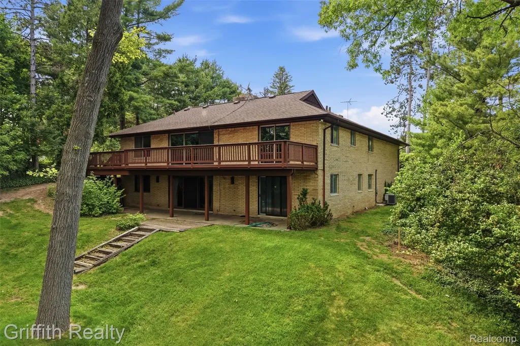 10646 Kenicott Trail Brighton Township MI 48114