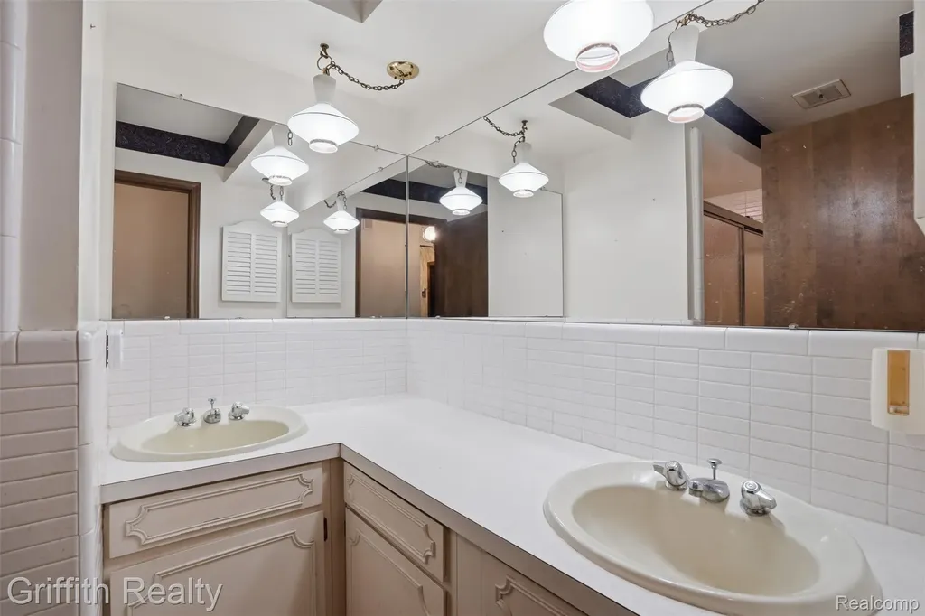 10646 Kenicott Trail Brighton Township MI 48114