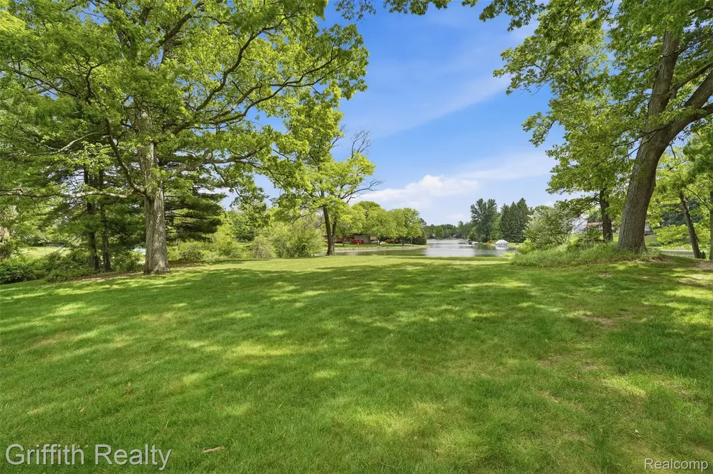 10646 Kenicott Trail Brighton Township MI 48114