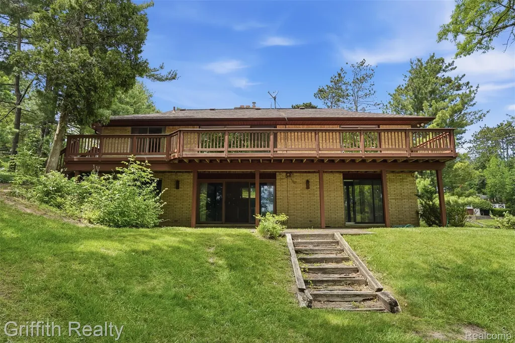 10646 Kenicott Trail Brighton Township MI 48114