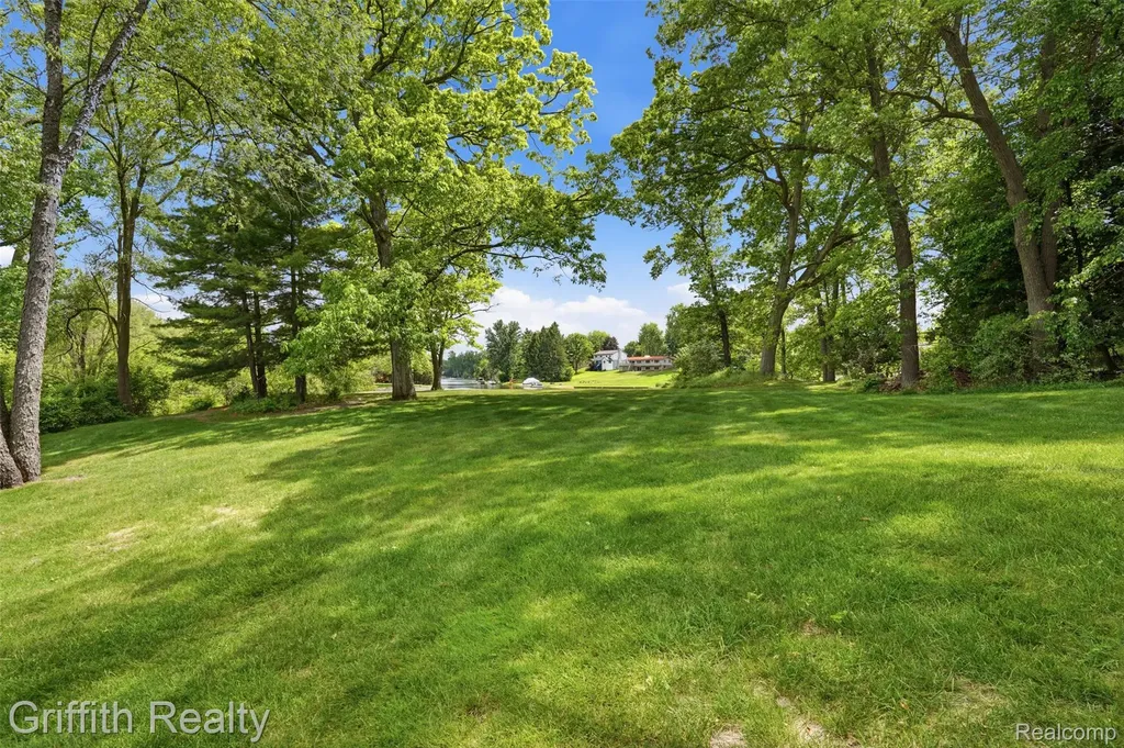 10646 Kenicott Trail Brighton Township MI 48114