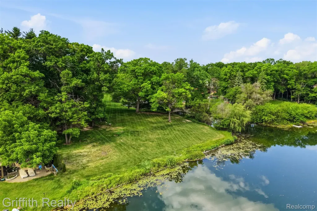 10646 Kenicott Trail Brighton Township MI 48114