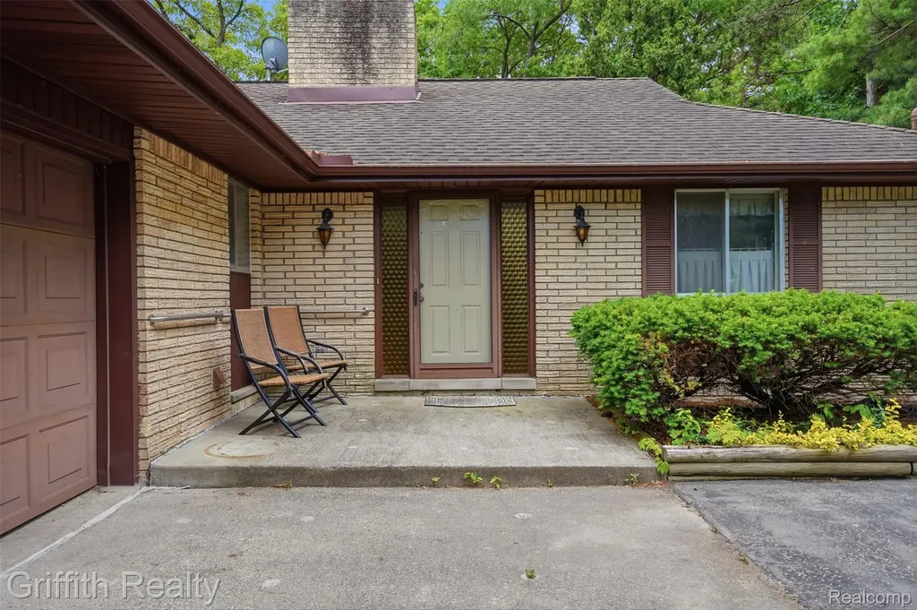 10646 Kenicott Trail Brighton Township MI 48114
