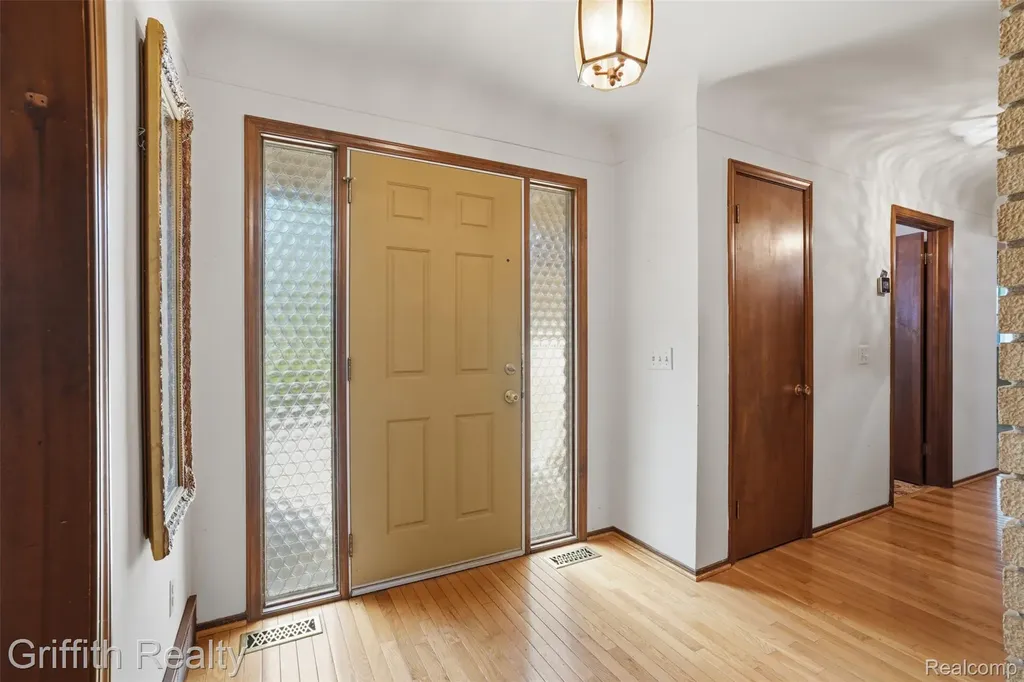 10646 Kenicott Trail Brighton Township MI 48114