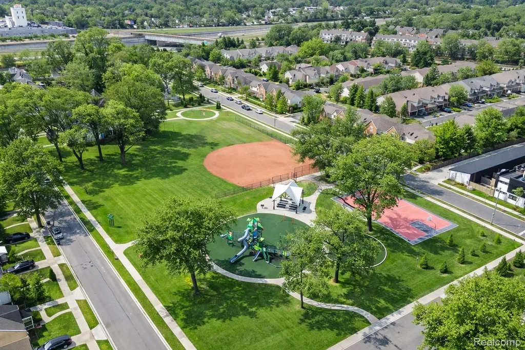 1513 Anne Drive Royal Oak City MI 48067