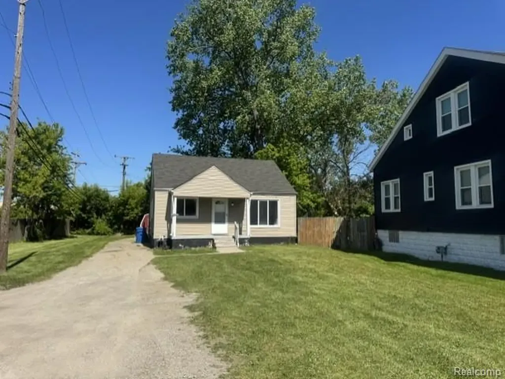26648 Schoenherr Road Warren City MI 48089