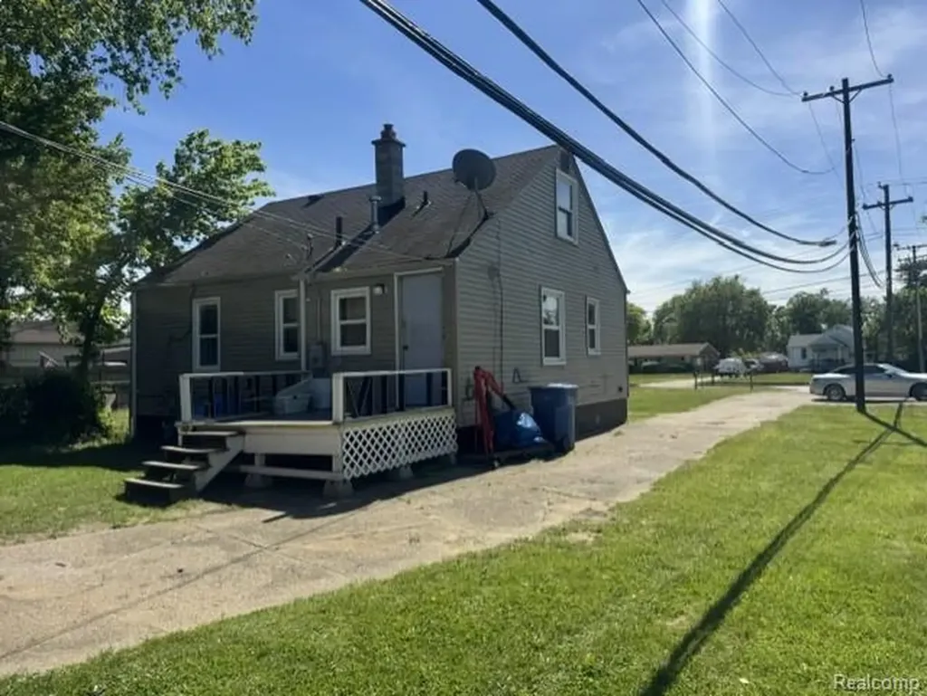 26648 Schoenherr Road Warren City MI 48089