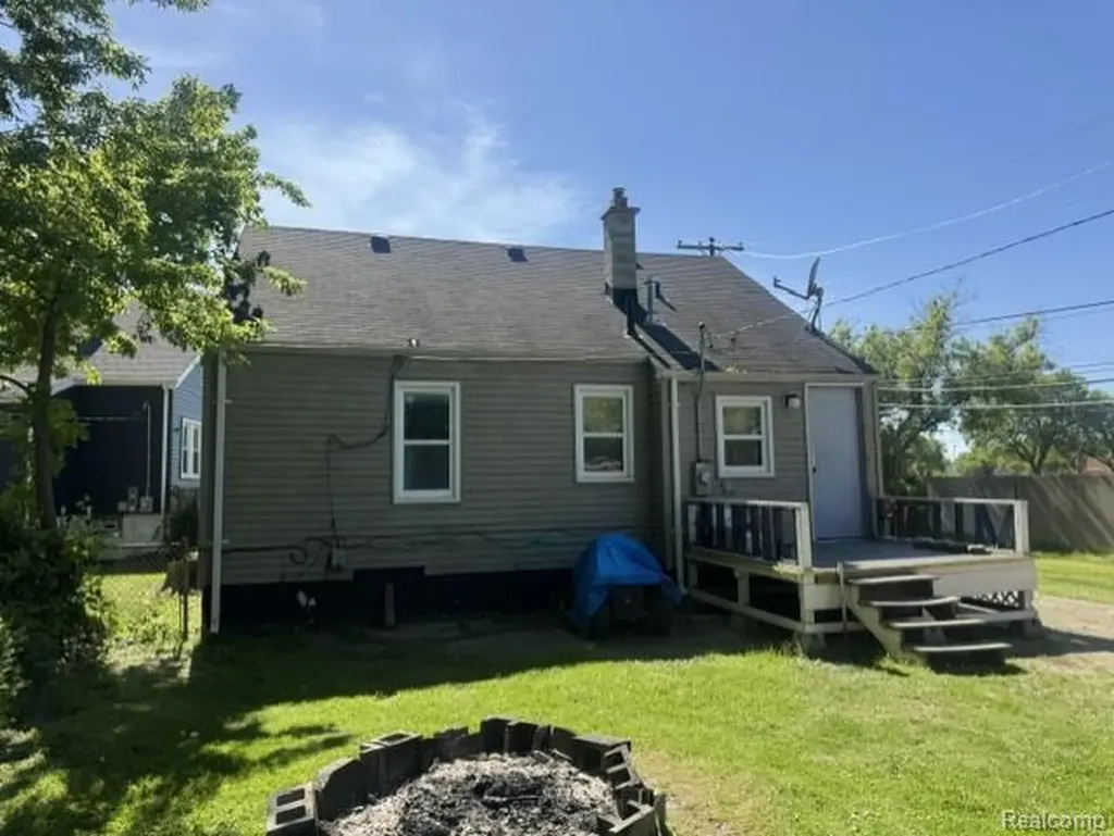 26648 Schoenherr Road Warren City MI 48089