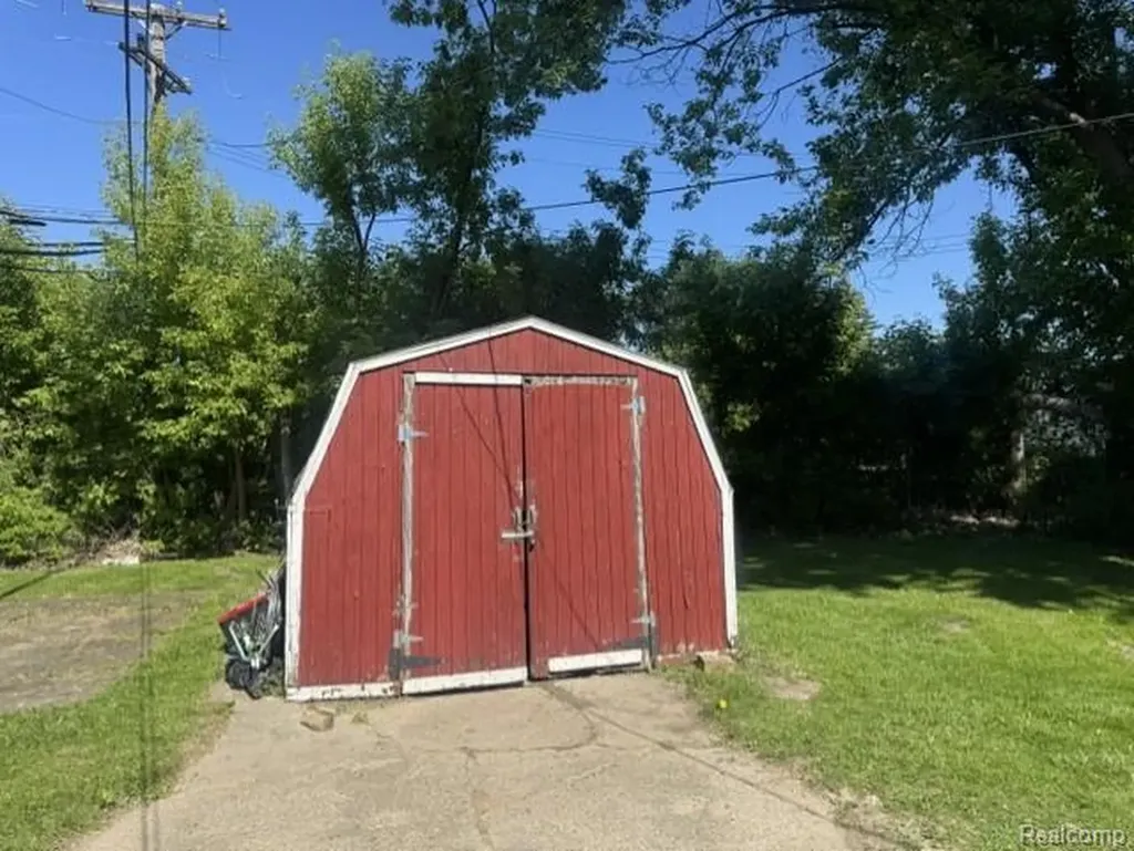 26648 Schoenherr Road Warren City MI 48089