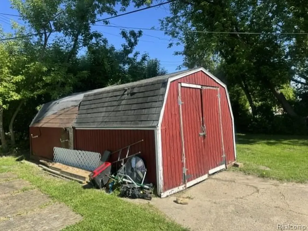 26648 Schoenherr Road Warren City MI 48089