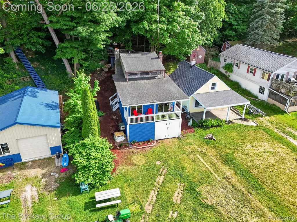 2076 Gray Park Drive Oregon Township MI 48446