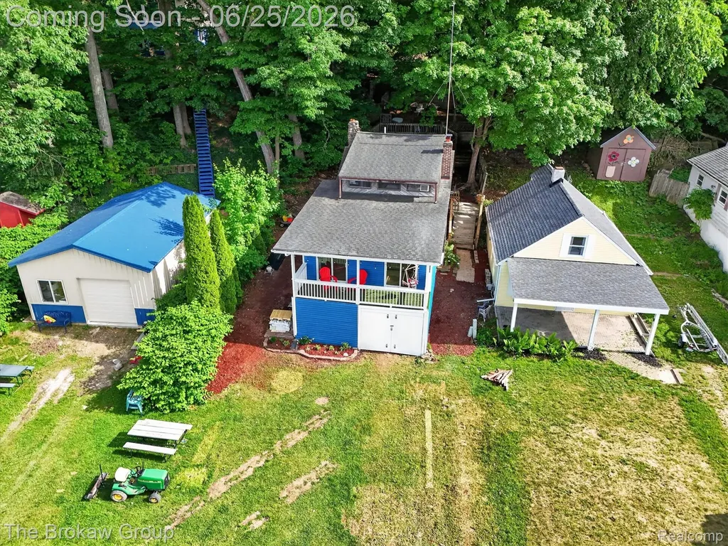 2076 Gray Park Drive Oregon Township MI 48446