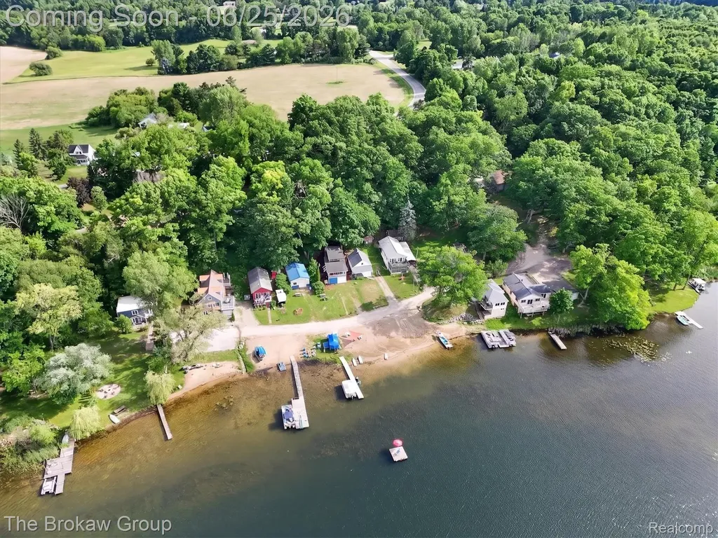 2076 Gray Park Drive Oregon Township MI 48446