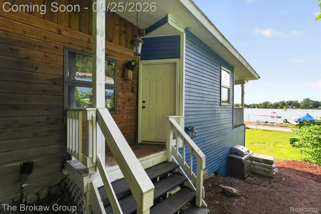 2076 Gray Park Drive Oregon Township MI 48446