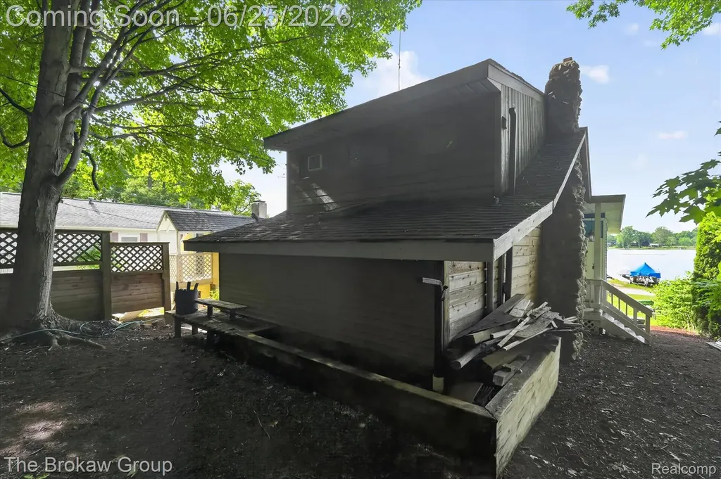 2076 Gray Park Drive Oregon Township MI 48446