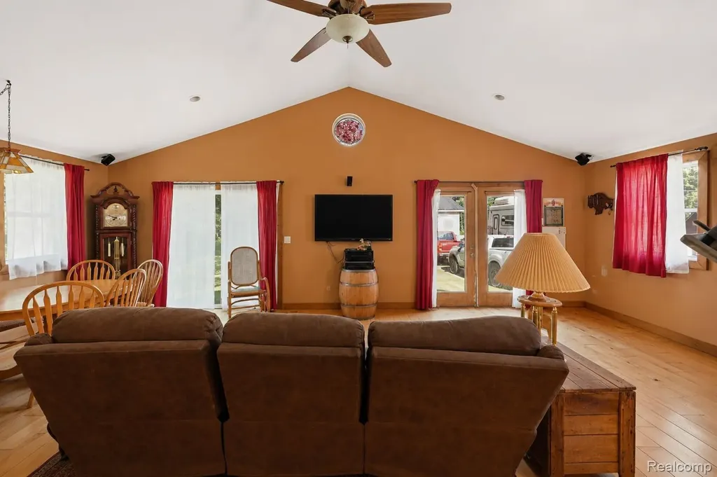 11583 Cape Cod Street Taylor City MI 48180
