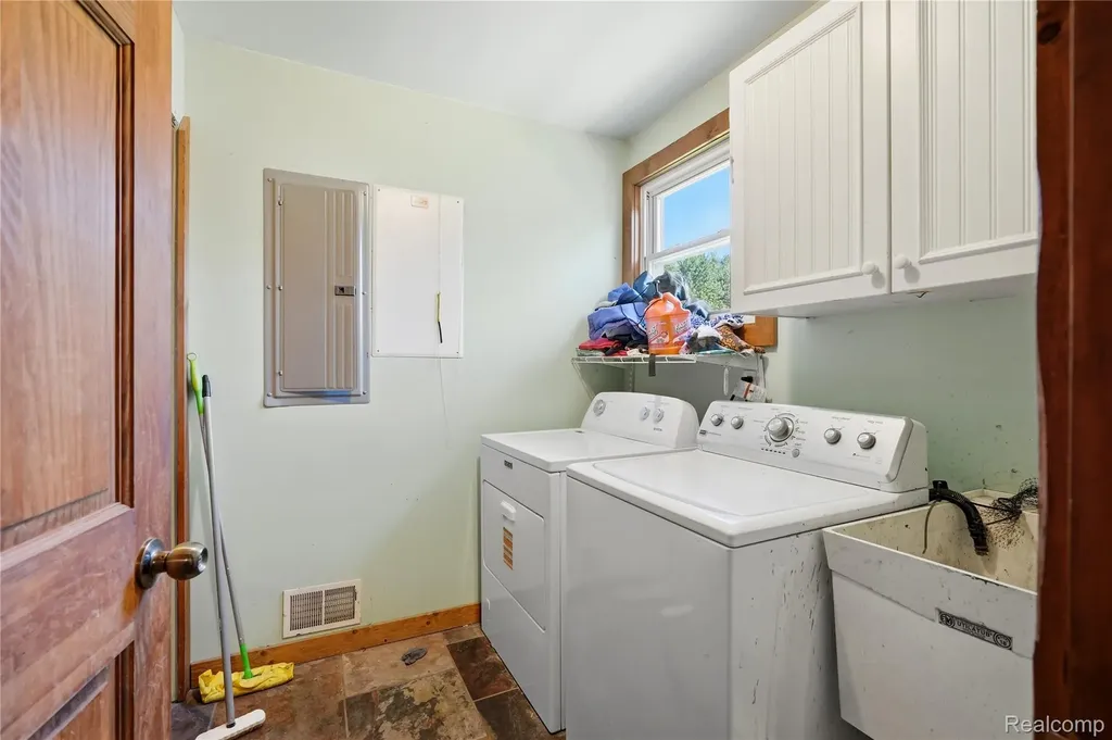 11583 Cape Cod Street Taylor City MI 48180