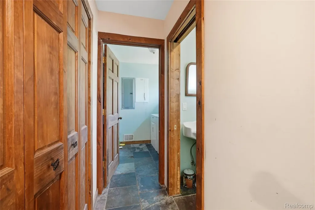 11583 Cape Cod Street Taylor City MI 48180