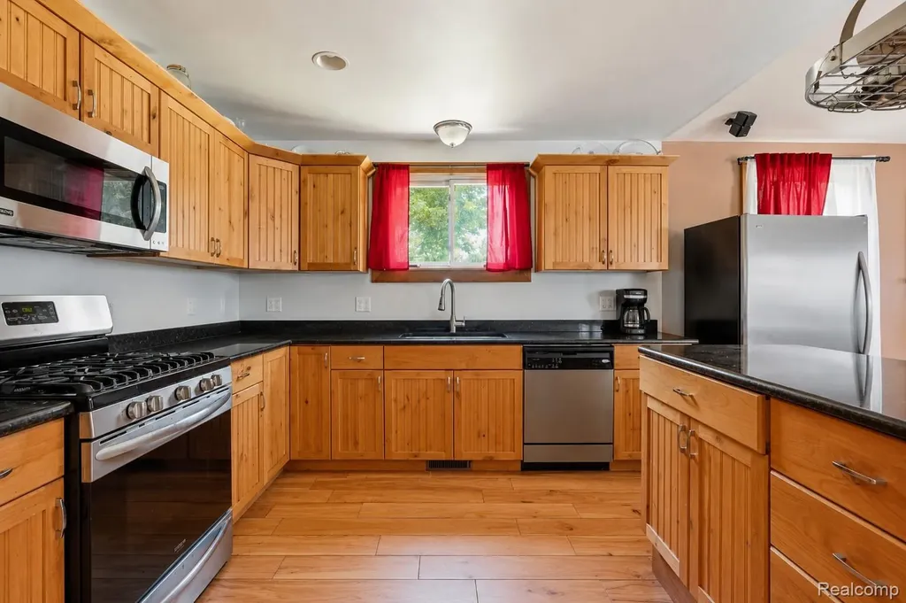 11583 Cape Cod Street Taylor City MI 48180