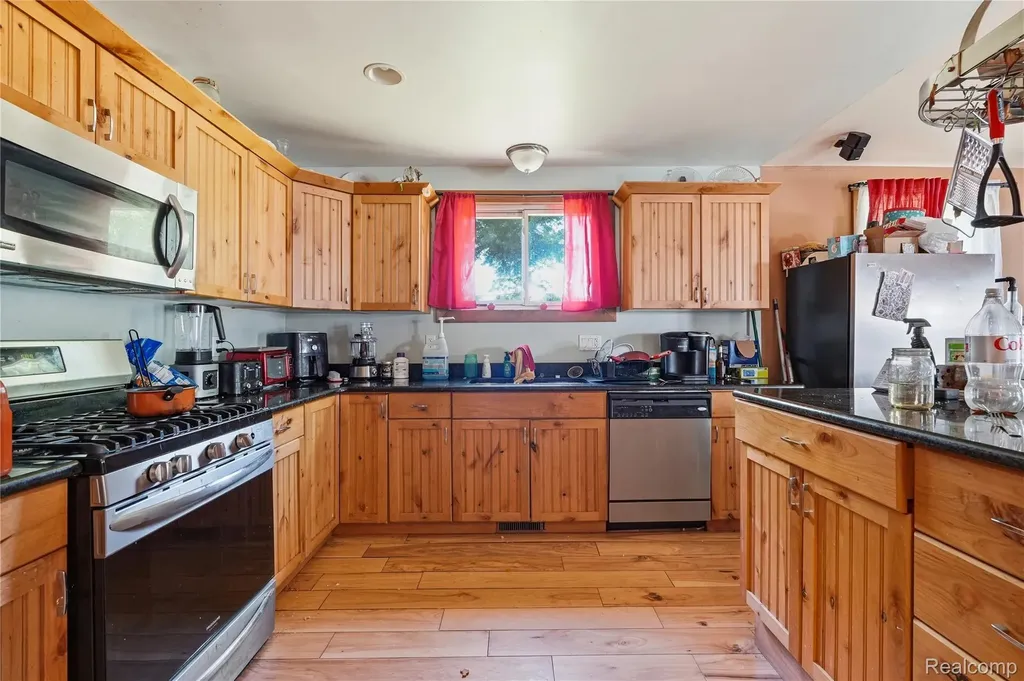 11583 Cape Cod Street Taylor City MI 48180