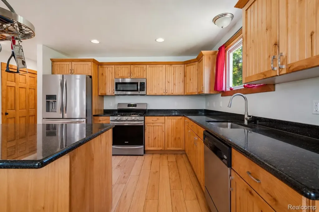 11583 Cape Cod Street Taylor City MI 48180