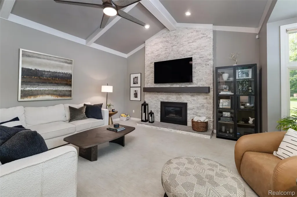 6577 Crabapple Troy City MI 48098