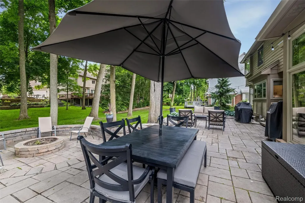 6577 Crabapple Troy City MI 48098